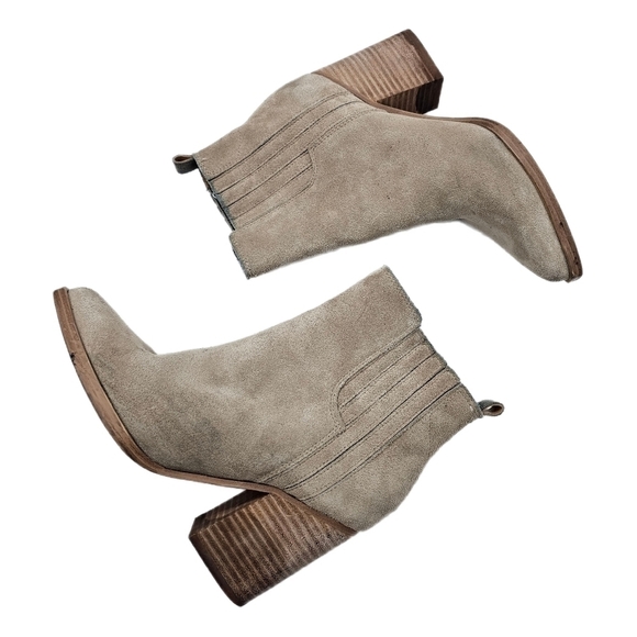 Marc Fisher Ltd. Oshay Beige Suede Leather Pointed Toe Ankle Bootie Size 6.5 - Picture 2 of 11